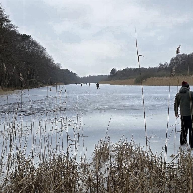 01_Schlittschuhlaufen auf dem Prerowstrom