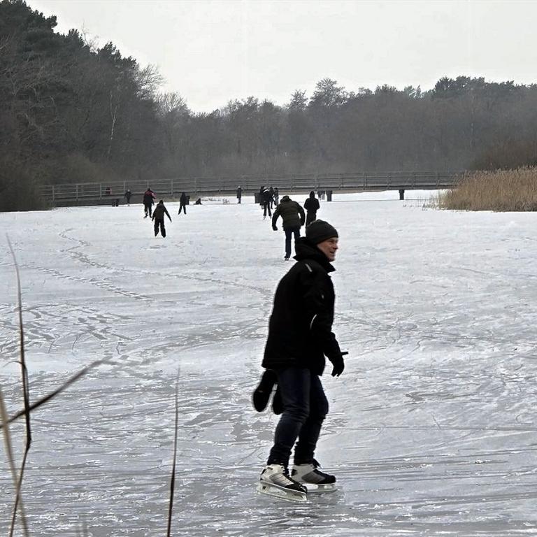 02_Schlittschuhlaufen auf dem Prerowstrom