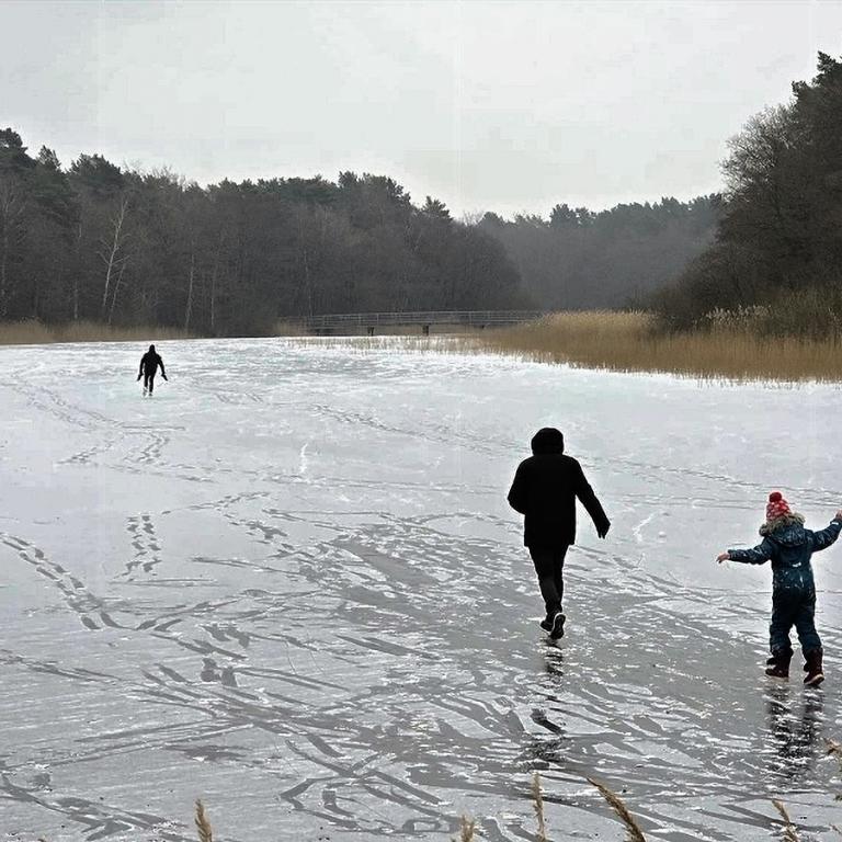 03_Schlittschuhlaufen auf dem Prerowstrom